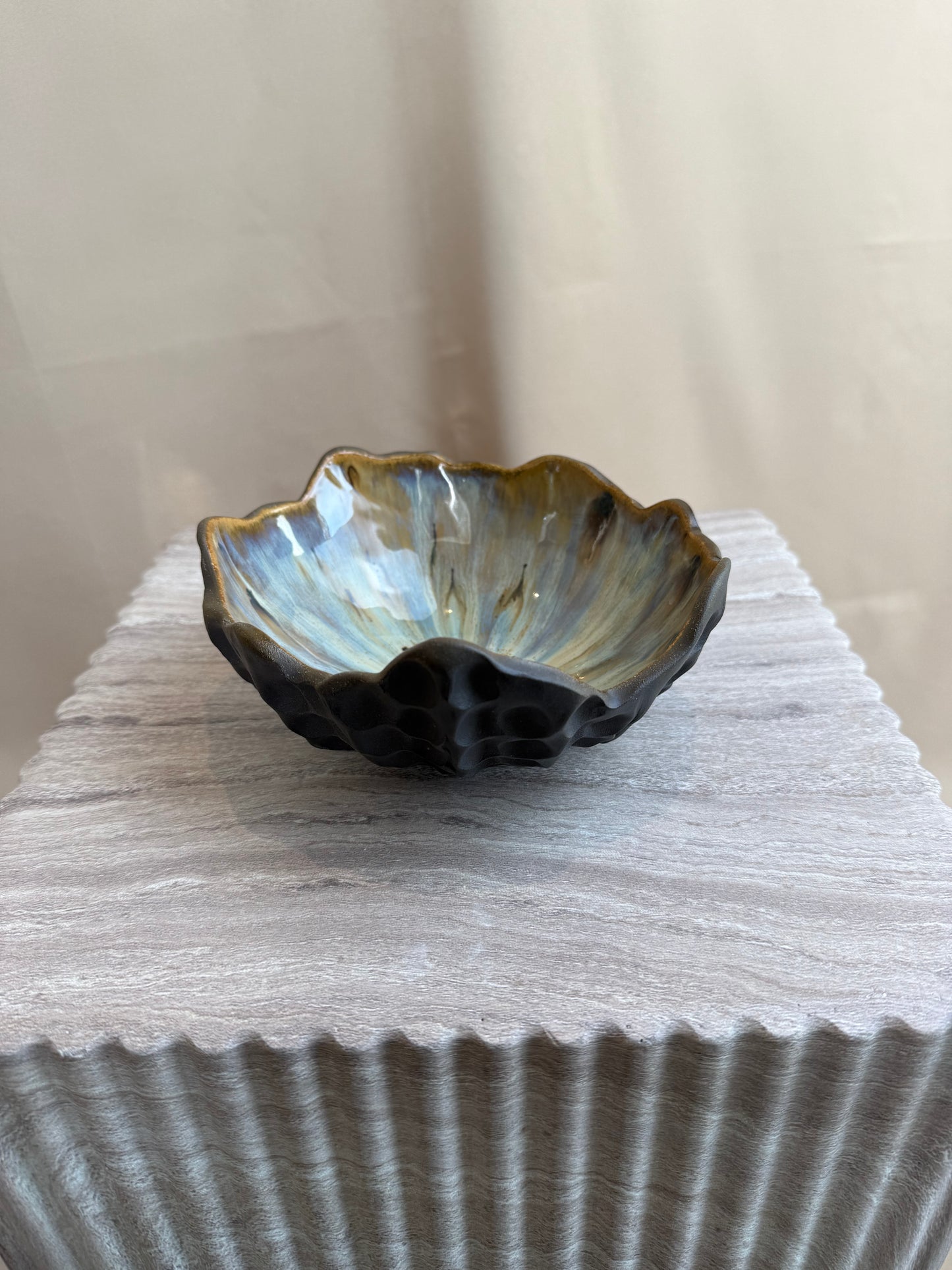 Østersskål i sort ler ø 19 cm - 057