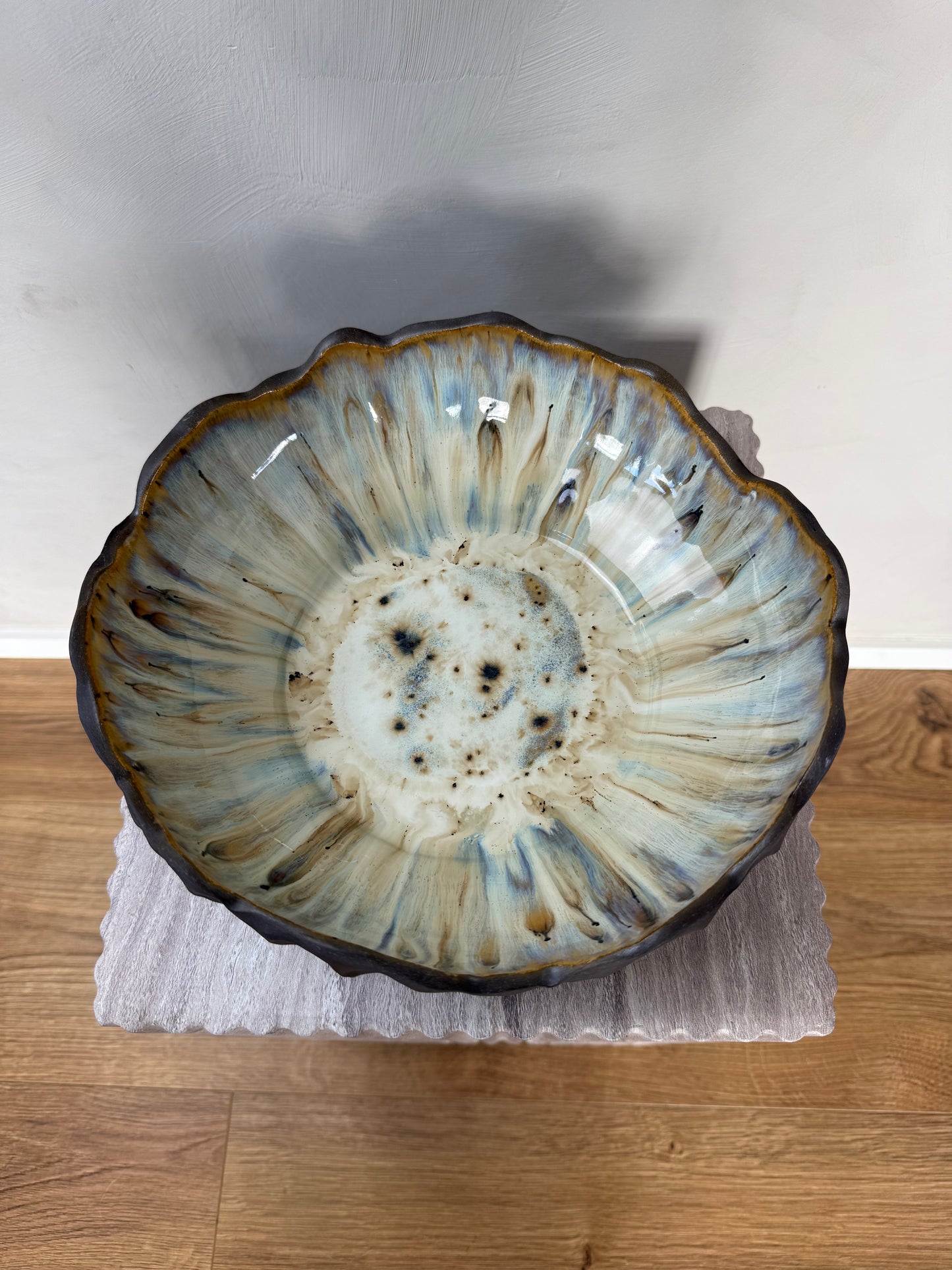 Østersfad dyb i sort ler ø 27 cm - 089