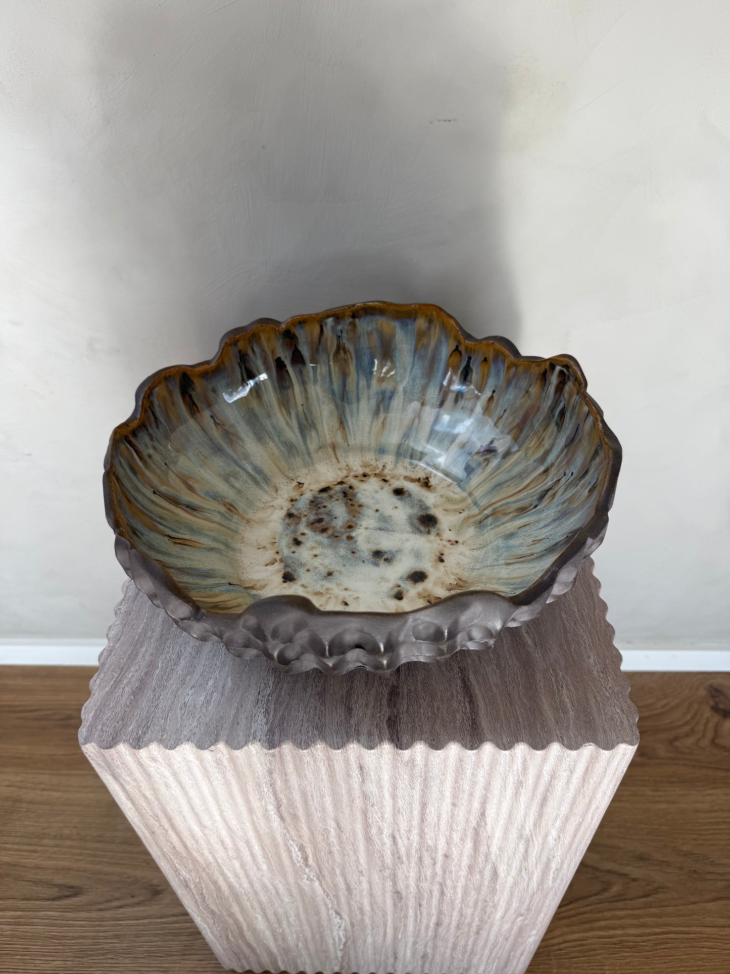 Østersfad dyb i sort ler ø 27 cm - 090