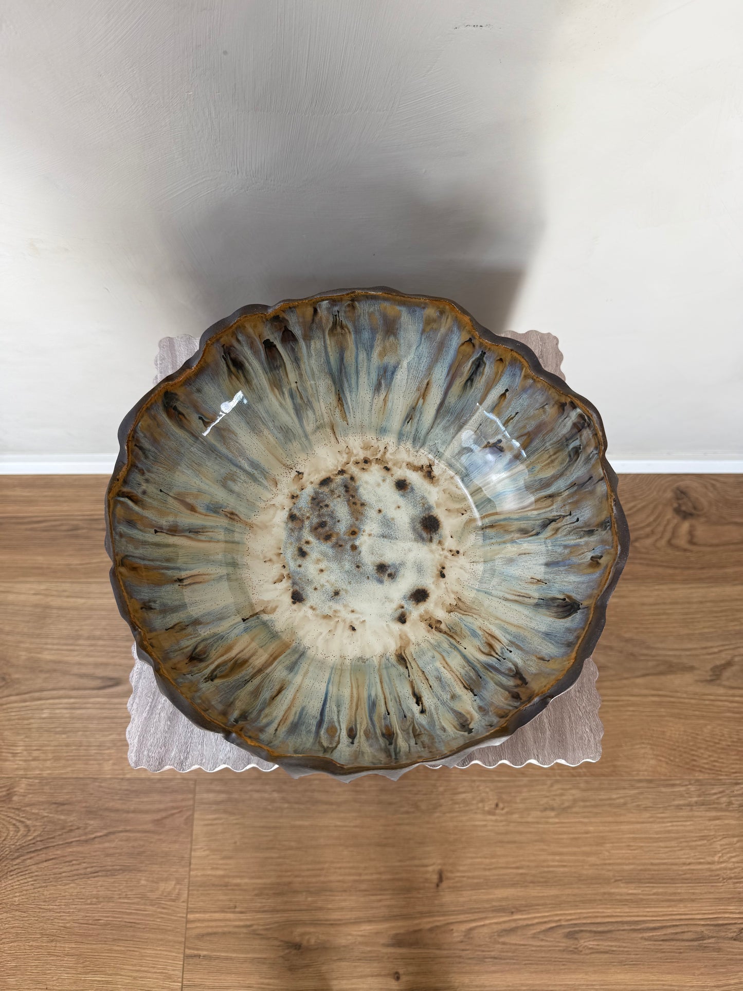 Østersfad dyb i sort ler ø 27 cm - 090