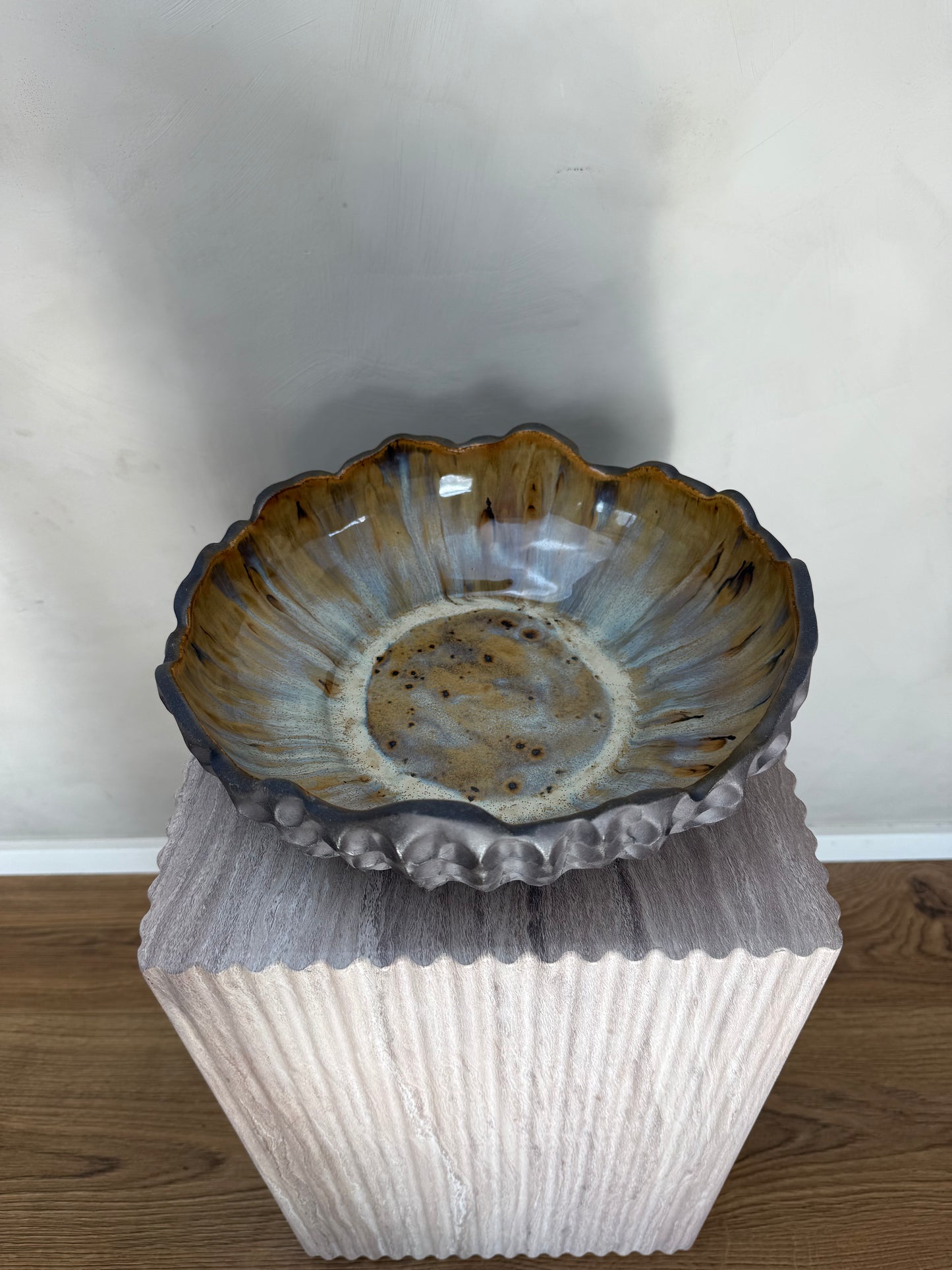 Østersfad dyb i sort ler ø 27 cm - 091