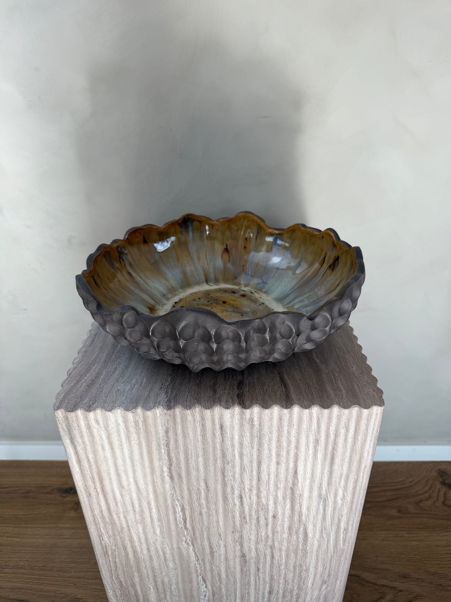 Østersfad dyb i sort ler ø 27 cm - 091