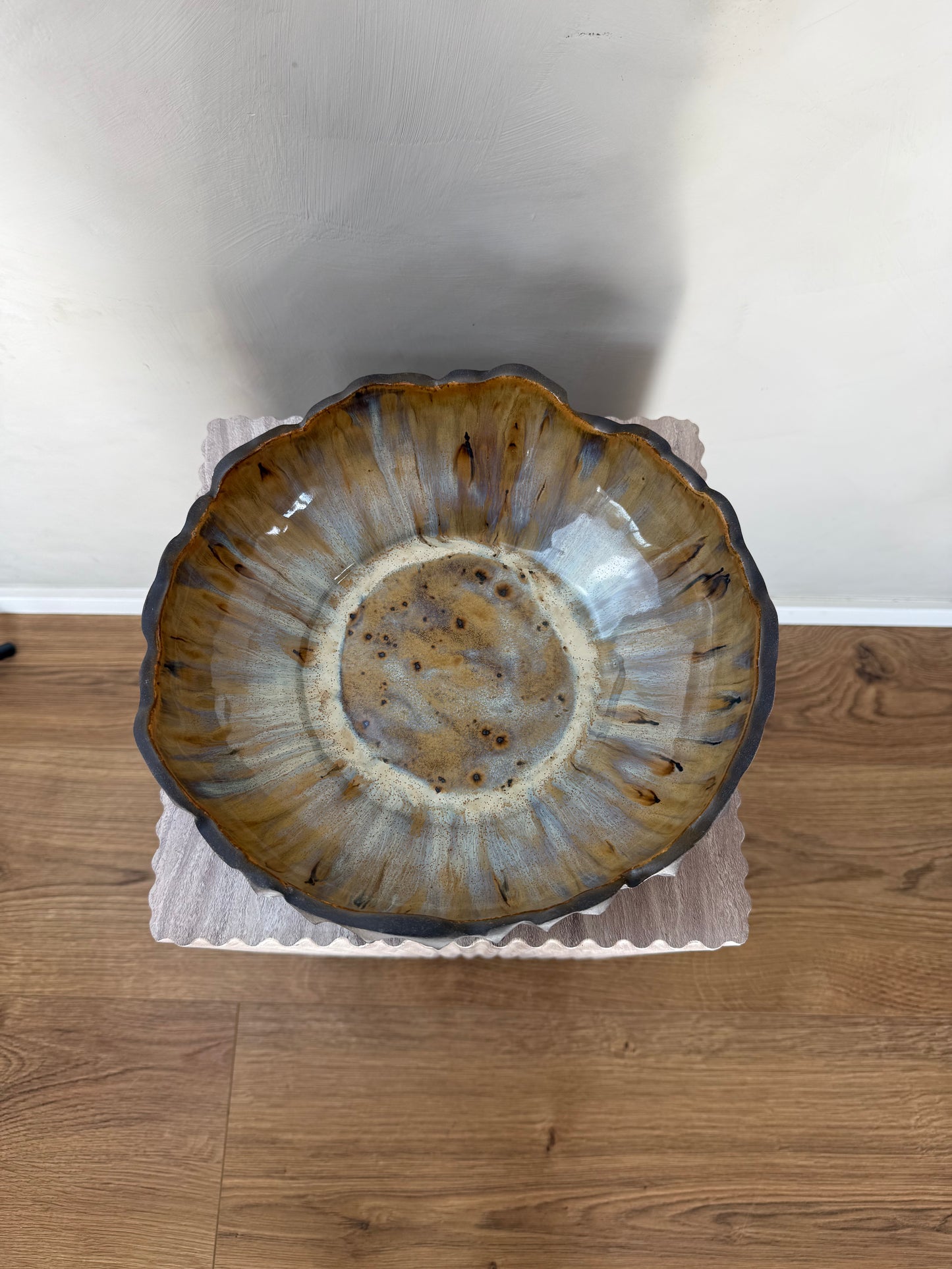Østersfad dyb i sort ler ø 27 cm - 091