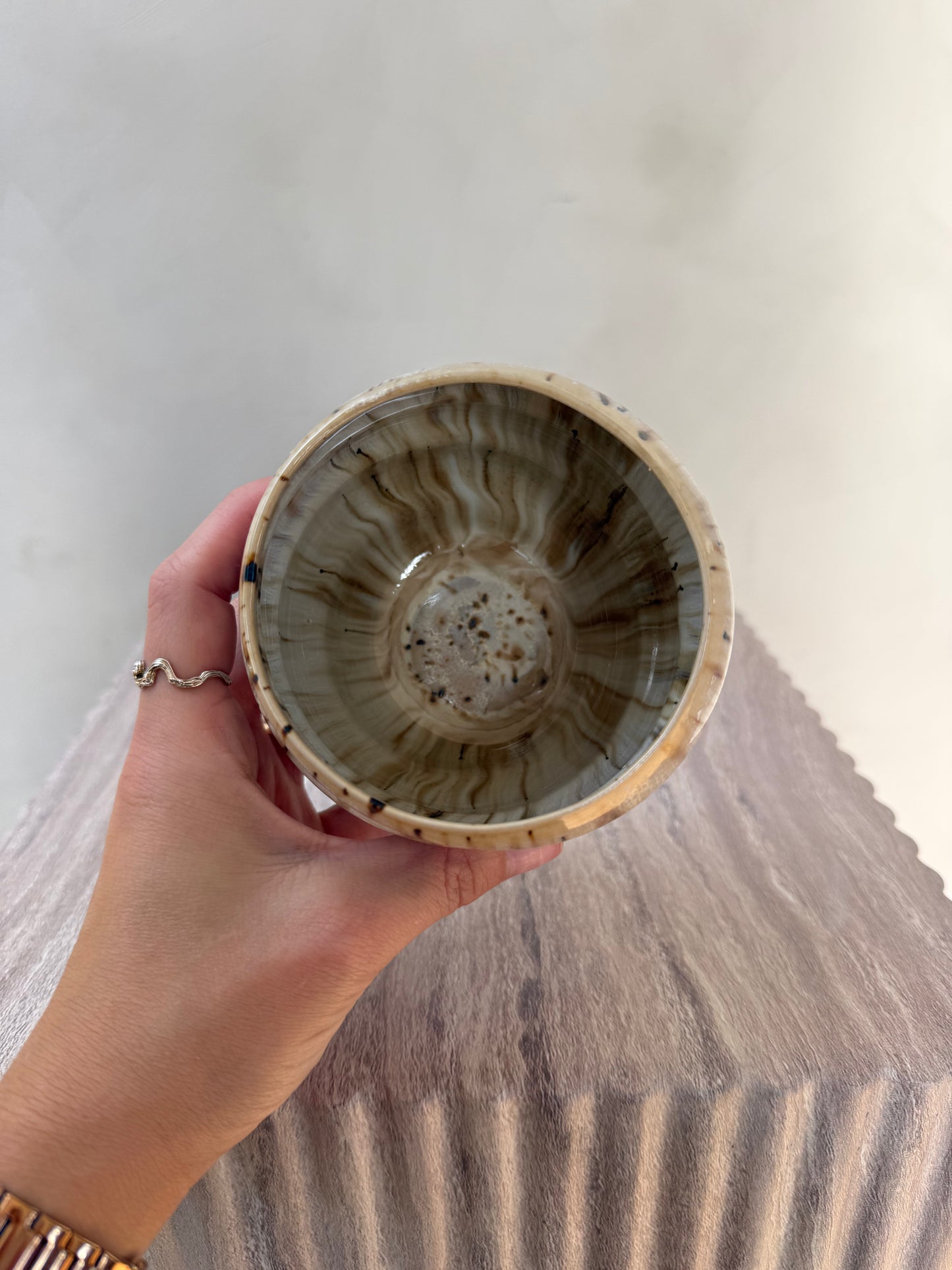 Swirl kop med brune nister